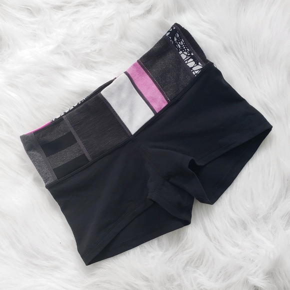 lululemon athletica Pants - LULULEMON - Women's Reversible Mini Shorts - 4